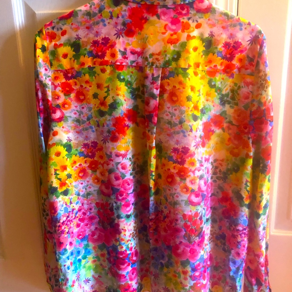 Alice + Olivia large. Worn once. I have the extra buttons.